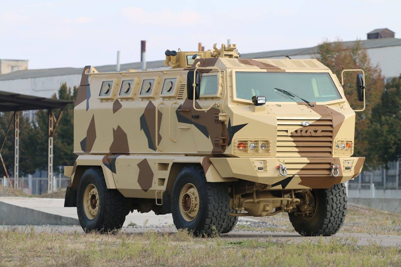 Ucraniana KrAZ apresenta veículo blindado multipropósito 4×4 “Hulk”