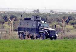 Бронеавтомобиль ВС Турции на границе с Сирией