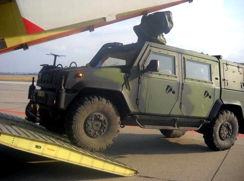 Бронеавтомобиль LMV перед отправкой в Мали (c) Armáda ČR