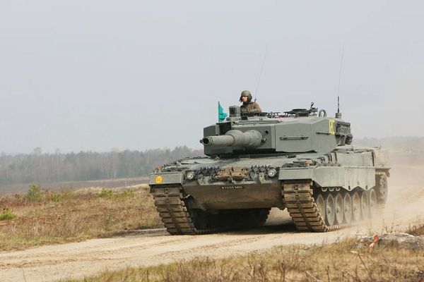  Leopard-2A4 