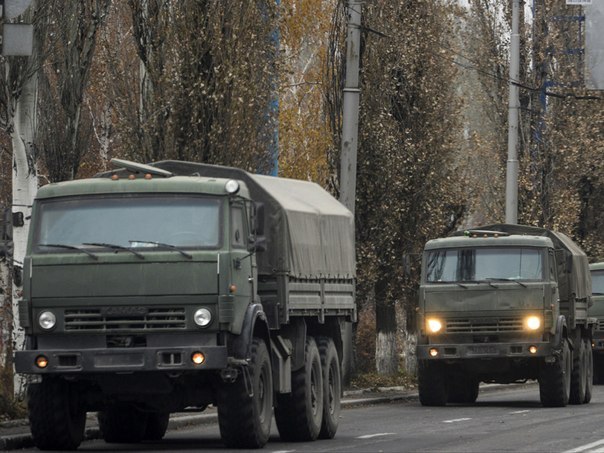 В Донецк вошла колона военных грузовых автомобилей 