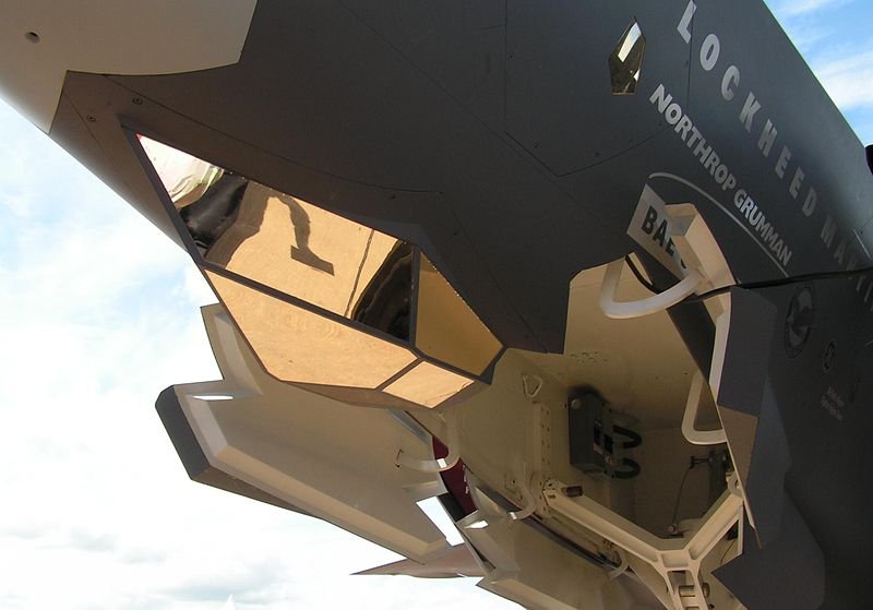 Оптико-электронная прицельная система истребителя F-35