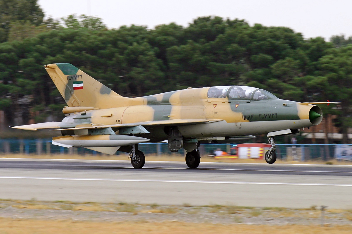 IRIAF_MiG-21_landing